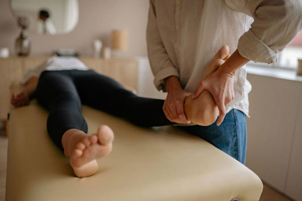 Anamamatsu therapist relieving aches and pains in feet and alignment Amatsu therapy Anamamatsu therapist relieving aches and pains in feet and alignment Amatsu therapy